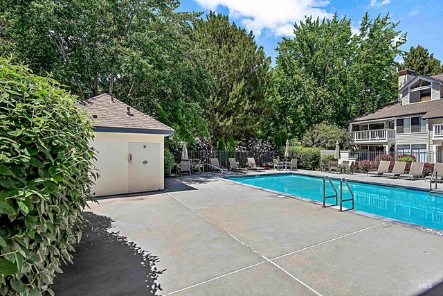 964 E Riverpark Ln, Boise, ID 83706