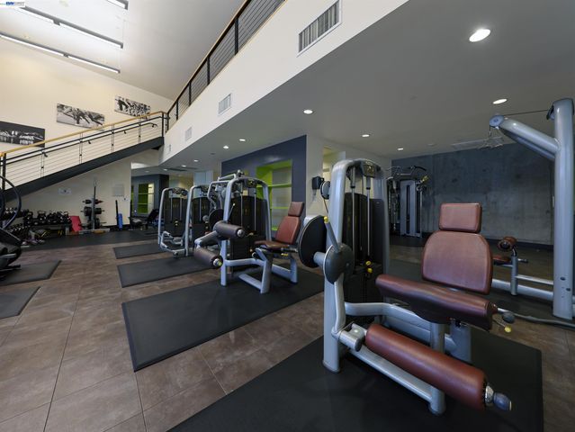 311 Oak St 507, Oakland, CA 94607