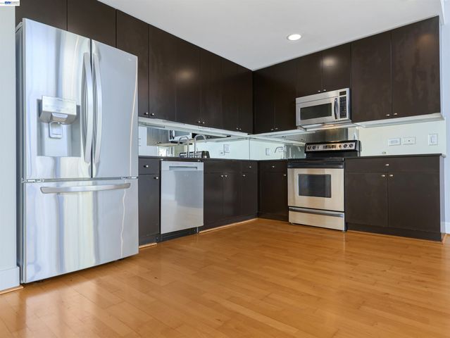 311 Oak St 507, Oakland, CA 94607