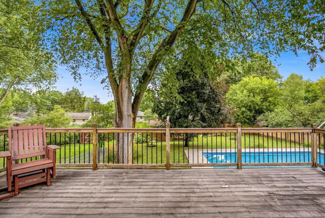 8710 60th Avenue N, New Hope, MN 55428