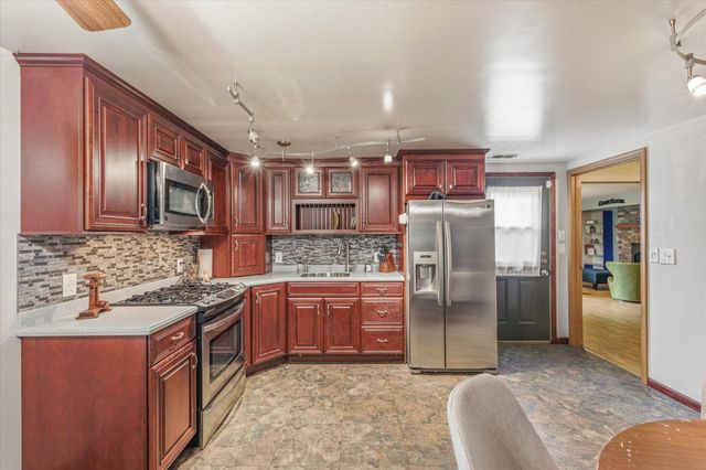 8710 60th Avenue N, New Hope, MN 55428