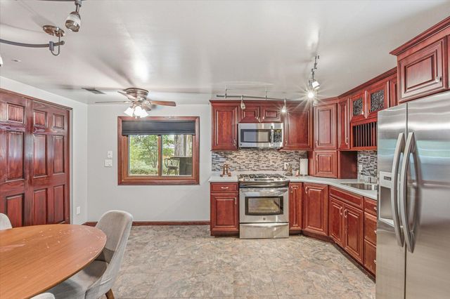 8710 60th Avenue N, New Hope, MN 55428