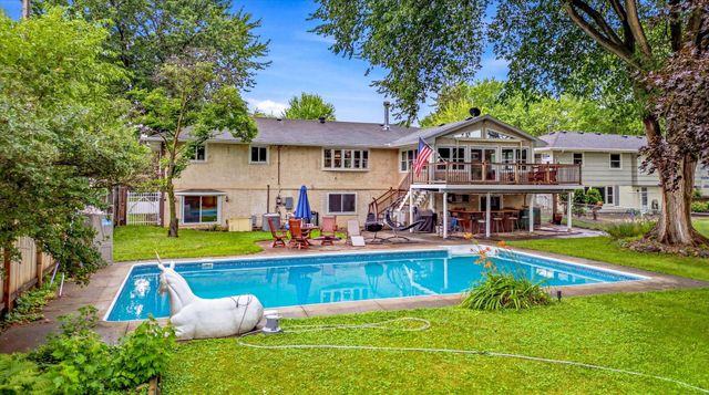8710 60th Avenue N, New Hope, MN 55428