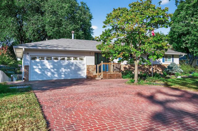 8710 60th Avenue N, New Hope, MN 55428