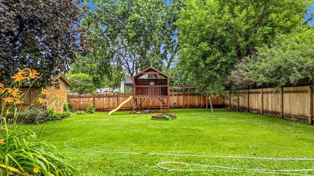 8710 60th Avenue N, New Hope, MN 55428