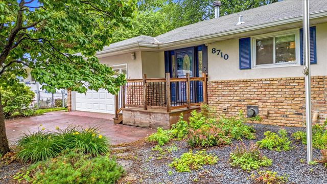 8710 60th Avenue N, New Hope, MN 55428