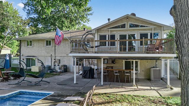 8710 60th Avenue N, New Hope, MN 55428