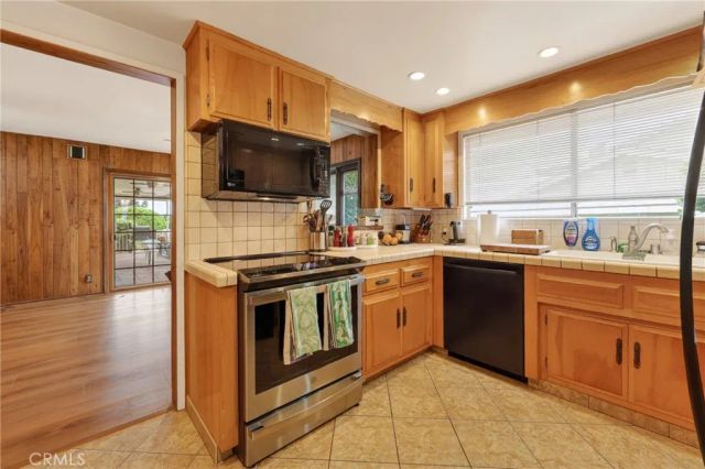 2446 Euclid Crescent East, Upland, CA 91784