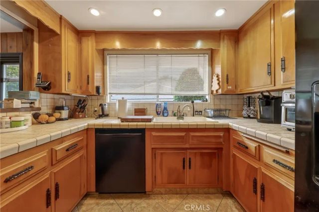 2446 Euclid Crescent East, Upland, CA 91784