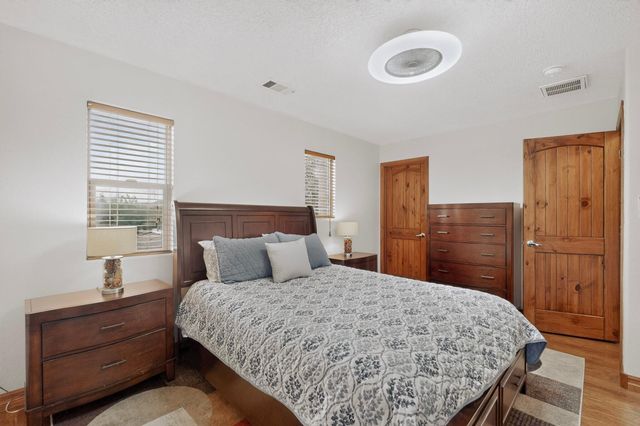 8315 Mesa Top Road NW, Albuquerque, NM 87120