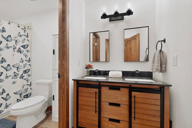 8315 Mesa Top Road NW, Albuquerque, NM 87120