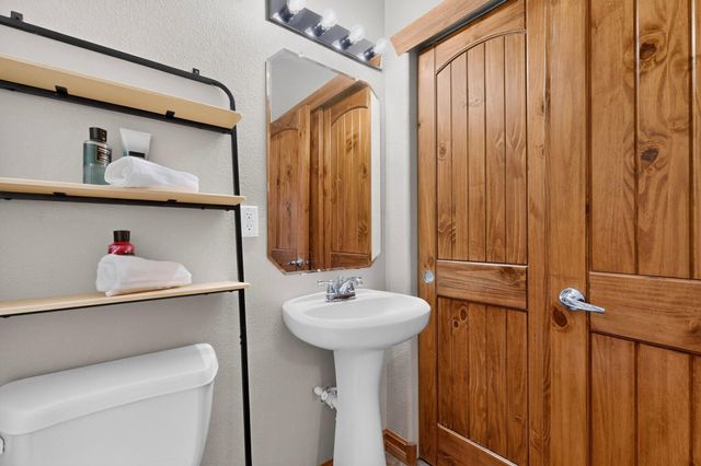 8315 Mesa Top Road NW, Albuquerque, NM 87120
