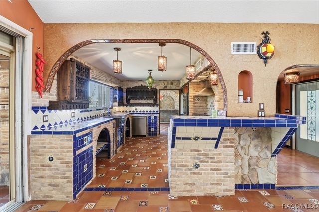 241 SE Kings Bay Drive, Crystal River, FL 34429