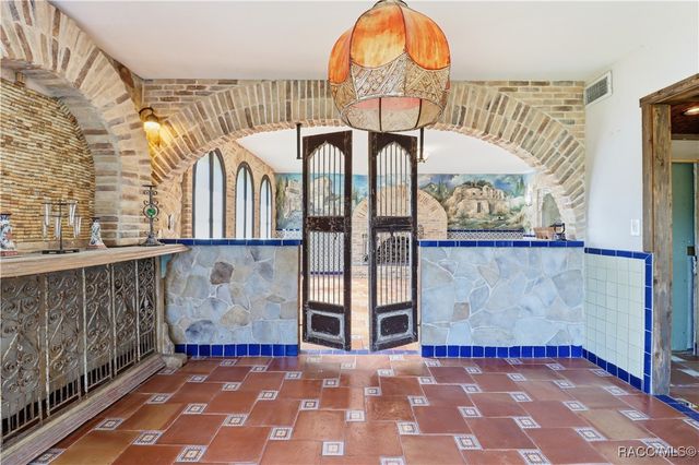 241 SE Kings Bay Drive, Crystal River, FL 34429