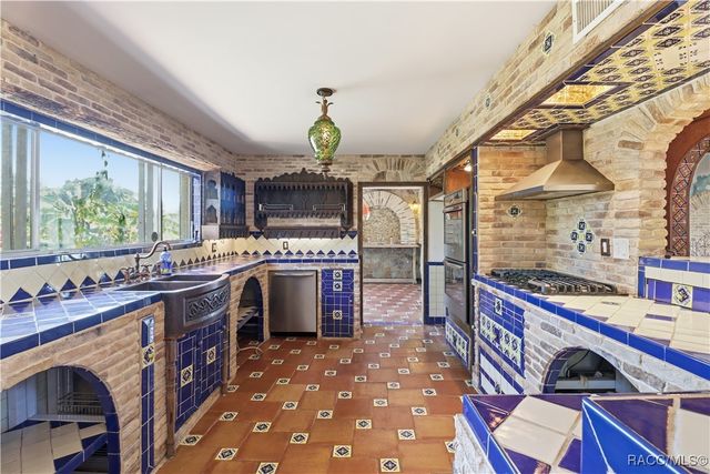 241 SE Kings Bay Drive, Crystal River, FL 34429