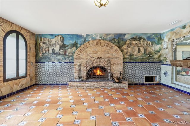 241 SE Kings Bay Drive, Crystal River, FL 34429