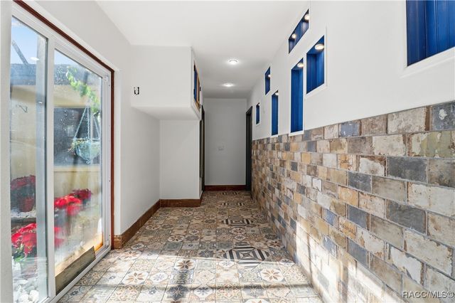 241 SE Kings Bay Drive, Crystal River, FL 34429