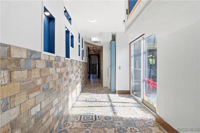 241 SE Kings Bay Drive, Crystal River, FL 34429