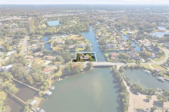 241 SE Kings Bay Drive, Crystal River, FL 34429