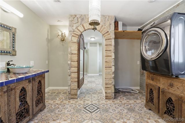 241 SE Kings Bay Drive, Crystal River, FL 34429