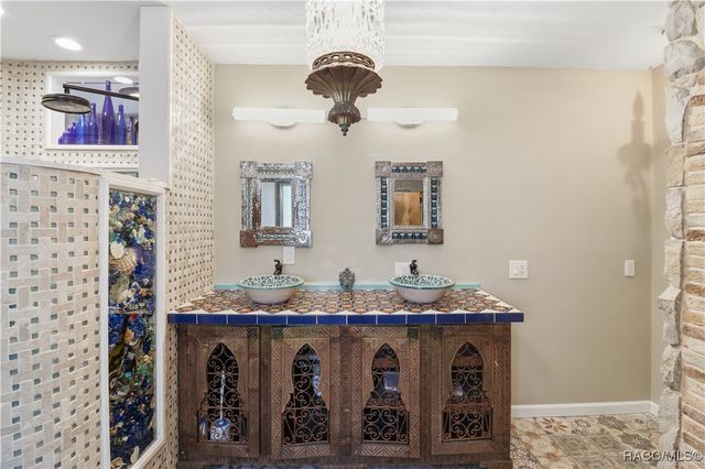 241 SE Kings Bay Drive, Crystal River, FL 34429