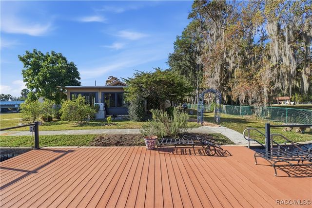 241 SE Kings Bay Drive, Crystal River, FL 34429