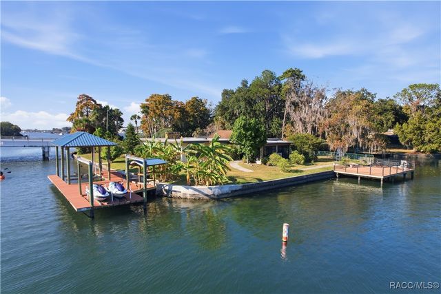 241 SE Kings Bay Drive, Crystal River, FL 34429