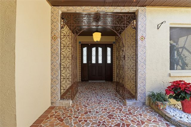 241 SE Kings Bay Drive, Crystal River, FL 34429