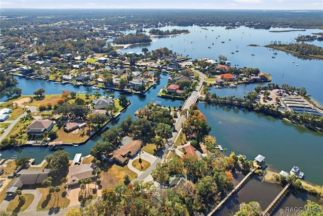 241 SE Kings Bay Drive, Crystal River, FL 34429