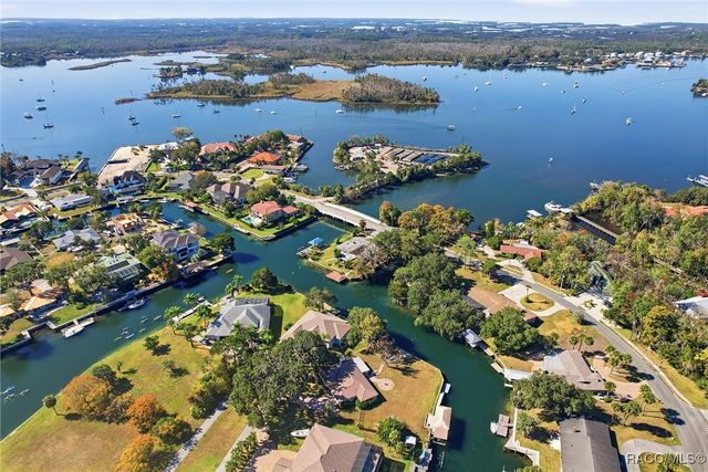 241 SE Kings Bay Drive, Crystal River, FL 34429