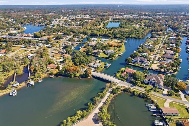 241 SE Kings Bay Drive, Crystal River, FL 34429