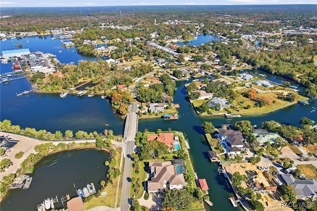 241 SE Kings Bay Drive, Crystal River, FL 34429