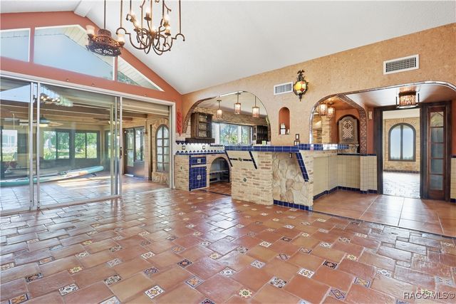 241 SE Kings Bay Drive, Crystal River, FL 34429