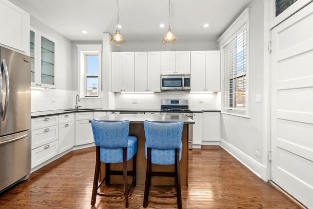 823 W Diversey Parkway 2, Chicago, IL 60614