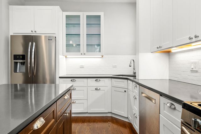 823 W Diversey Parkway 2, Chicago, IL 60614