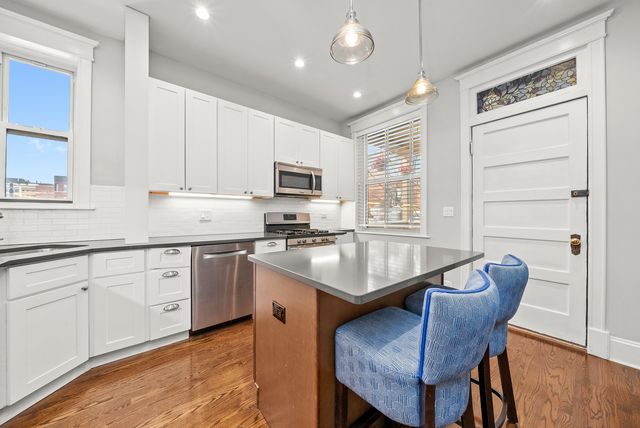 823 W Diversey Parkway 2, Chicago, IL 60614