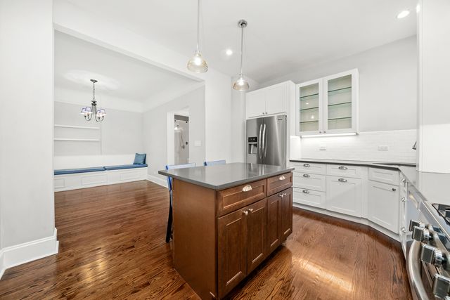 823 W Diversey Parkway 2, Chicago, IL 60614