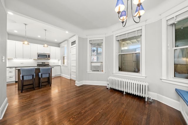 823 W Diversey Parkway 2, Chicago, IL 60614