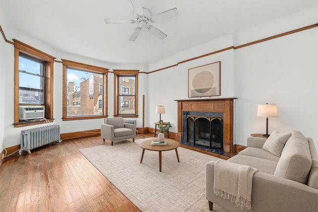 823 W Diversey Parkway 2, Chicago, IL 60614