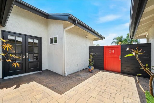 5471 Meadowlark Drive, Huntington Beach, CA 92649