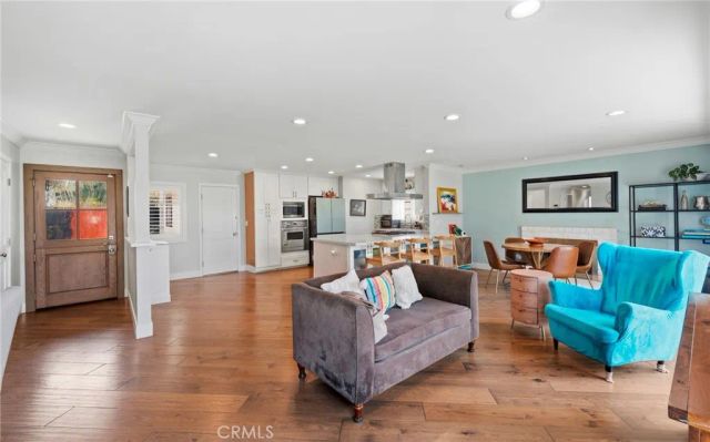 5471 Meadowlark Drive, Huntington Beach, CA 92649