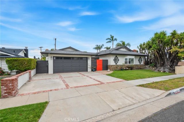 5471 Meadowlark Drive, Huntington Beach, CA 92649
