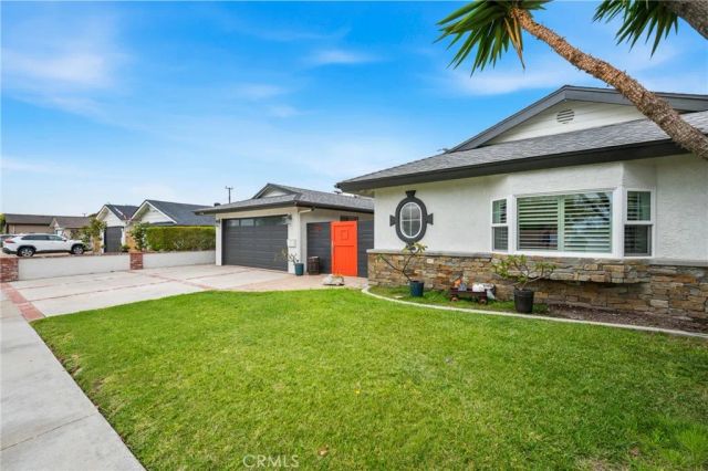 5471 Meadowlark Drive, Huntington Beach, CA 92649