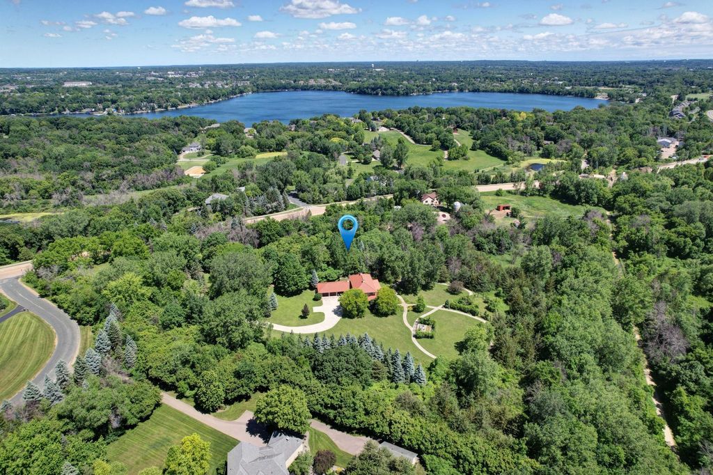 185 Pioneer Trl, Chanhassen, MN 55317 — exterior