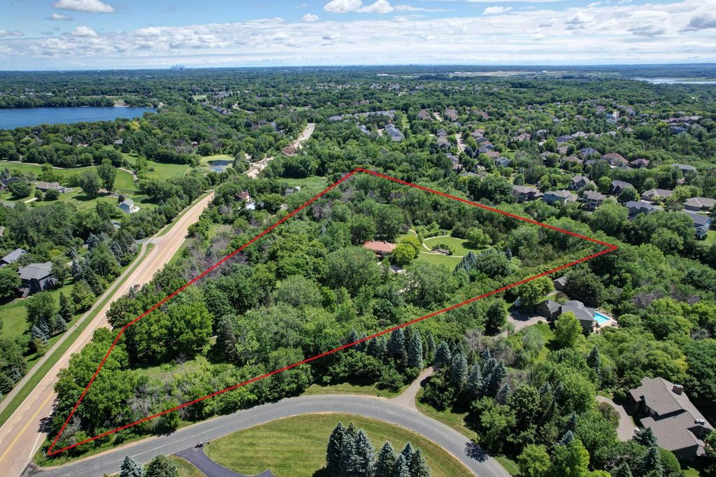 185 Pioneer Trl, Chanhassen, MN 55317 — photo 2