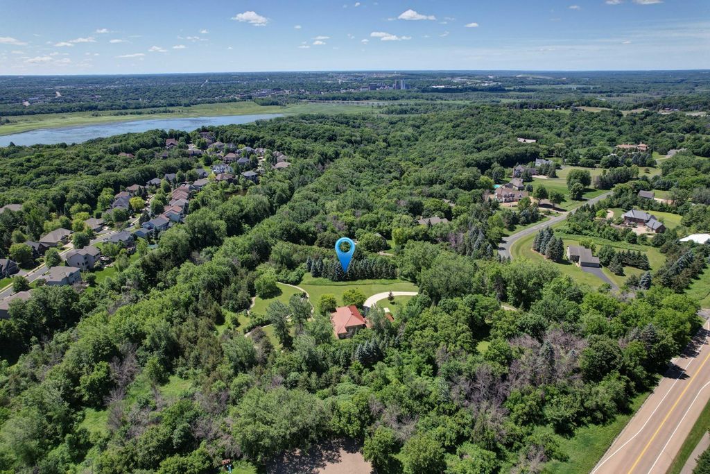 185 Pioneer Trl, Chanhassen, MN 55317 — photo 4