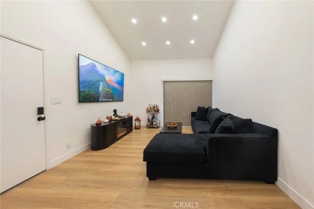 9714 Sepulveda 217, North Hills, CA 91343