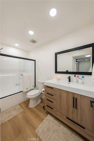 9714 Sepulveda 217, North Hills, CA 91343