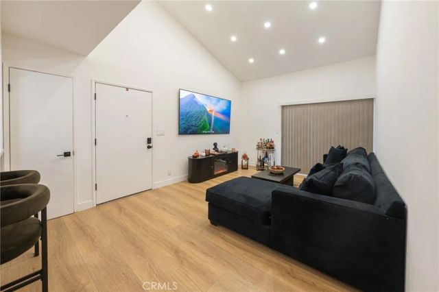 9714 Sepulveda 217, North Hills, CA 91343