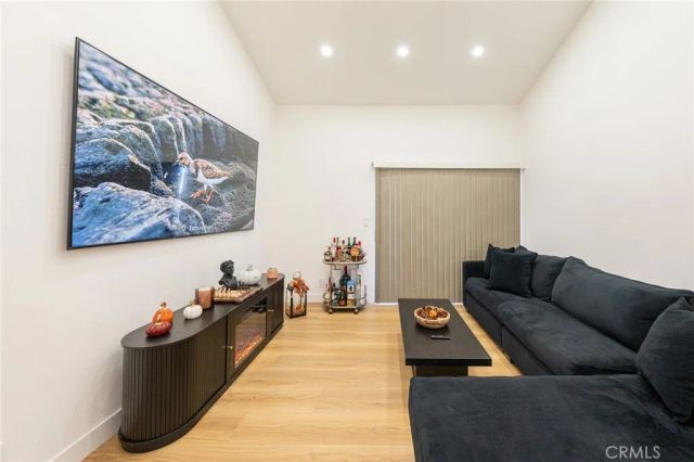 9714 Sepulveda 217, North Hills, CA 91343